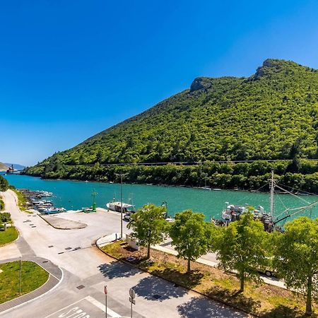 Seafront Villa Andrijana - Happy Rentals Plomin Exteriör bild