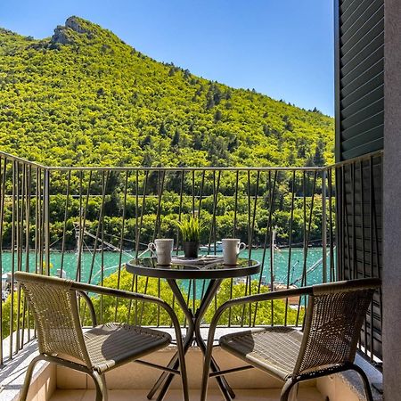 Seafront Villa Andrijana - Happy Rentals Plomin Exteriör bild
