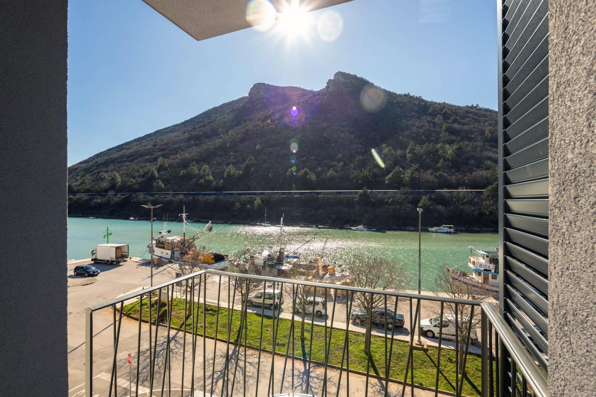 Seafront Villa Andrijana - Happy Rentals Plomin Exteriör bild