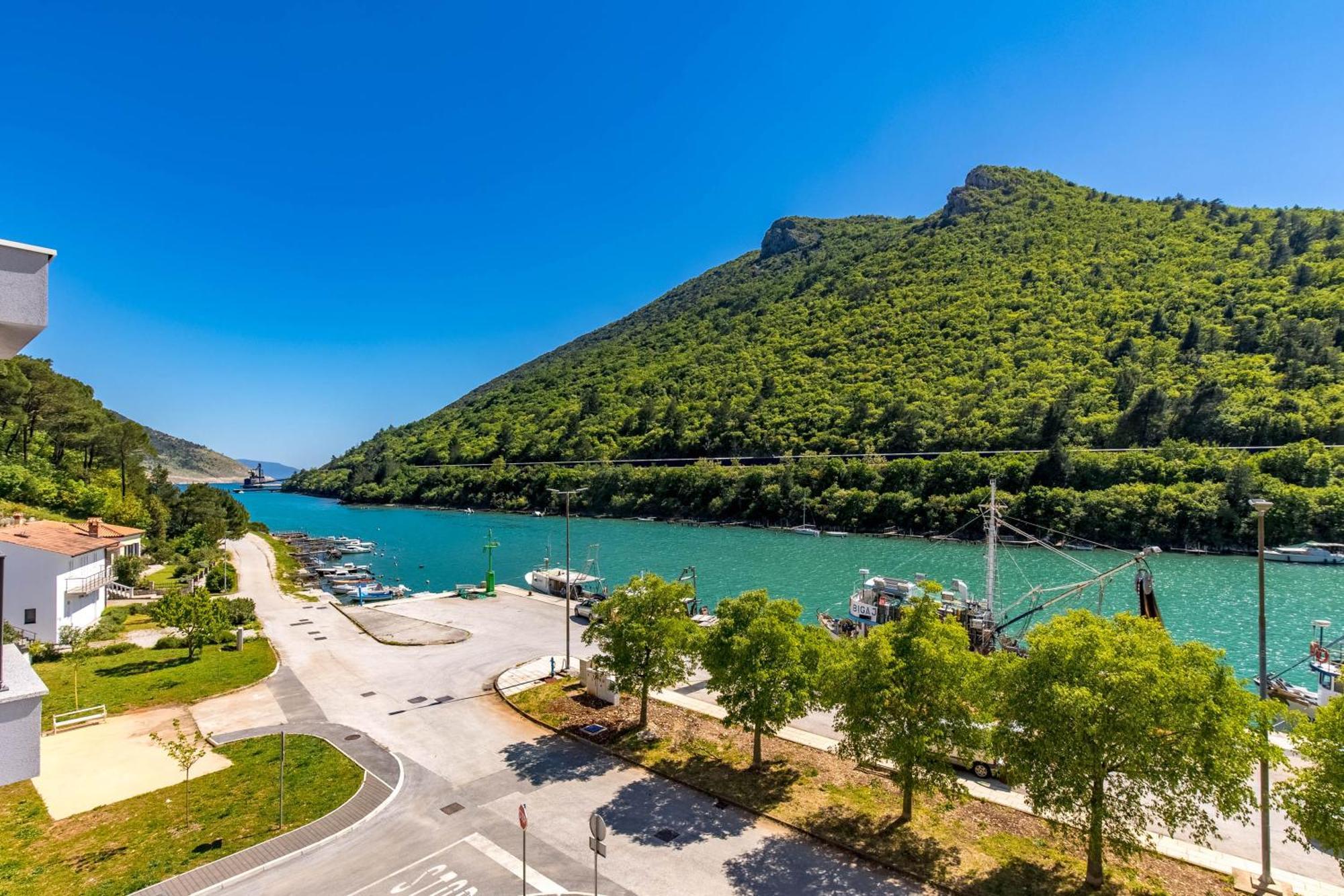 Seafront Villa Andrijana - Happy Rentals Plomin Exteriör bild
