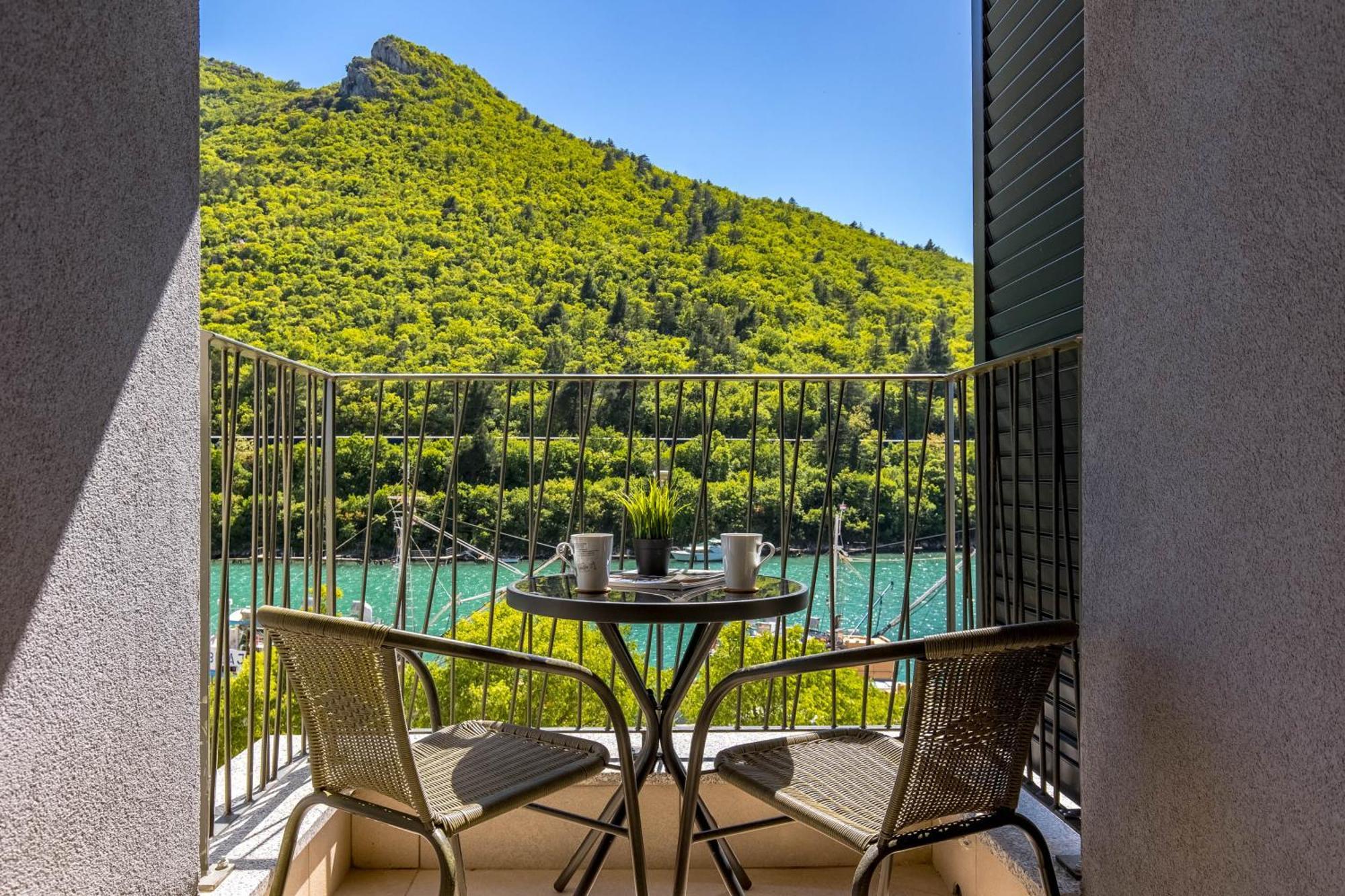 Seafront Villa Andrijana - Happy Rentals Plomin Exteriör bild