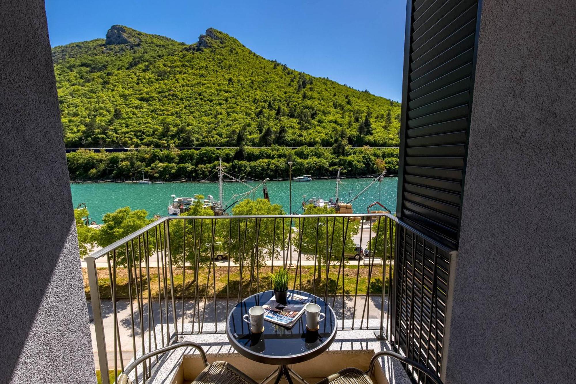 Seafront Villa Andrijana - Happy Rentals Plomin Exteriör bild