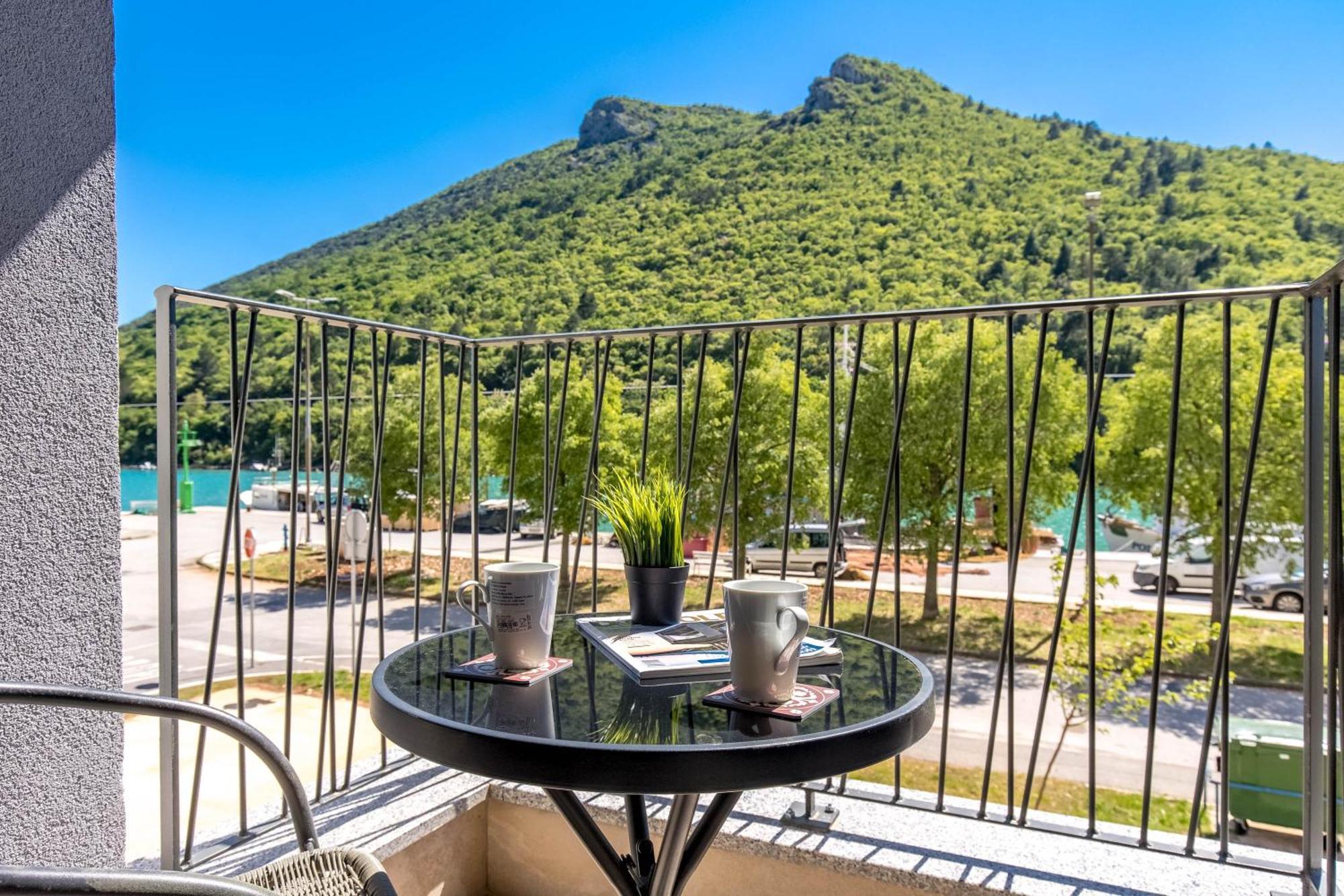Seafront Villa Andrijana - Happy Rentals Plomin Exteriör bild