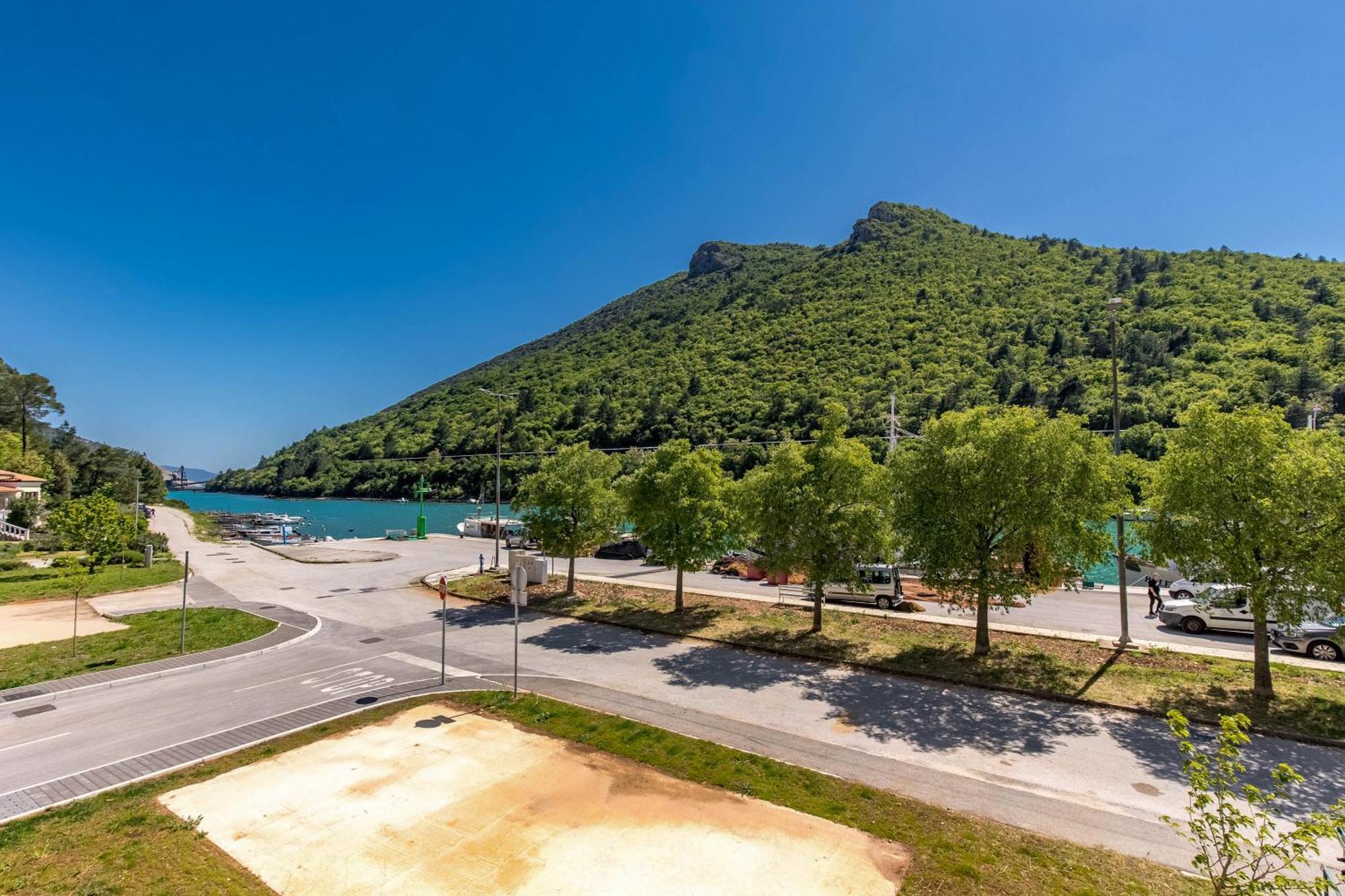 Seafront Villa Andrijana - Happy Rentals Plomin Exteriör bild