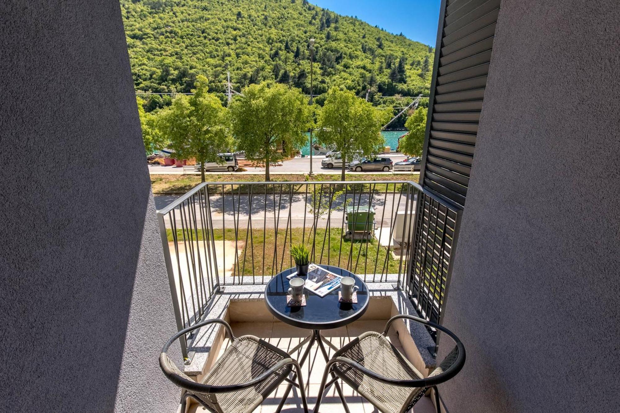 Seafront Villa Andrijana - Happy Rentals Plomin Exteriör bild
